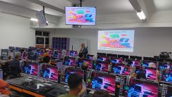 Kegiatan Dosen Melaksanakan Pengabdian Kepada Masyarakata (PKM) di Laboratorium Komputer (Lab 2.3.3) Universitas AMIKOM Yogyakarta