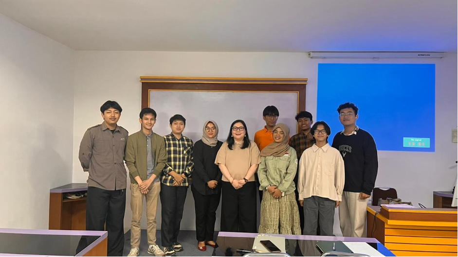 Belajar PR dari Perspektif Global, Prodi Komunikasi Amikom Hadirkan Dosen Tamu dari Philipina di Kelas Internasional