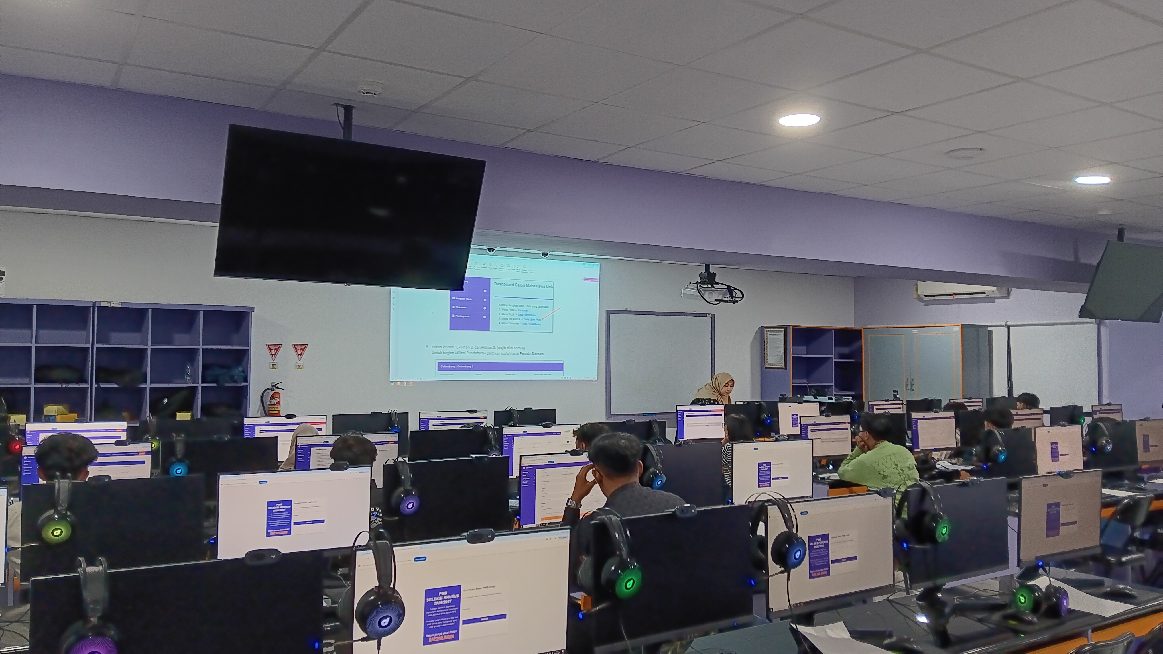 Pelaksanaan Computer Based Test (CBT) Seleksi Beasiswa Sleman Pintar Berjalan Lancar di Universitas Amikom Yogyakarta